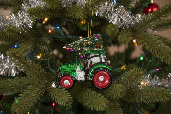 Groene kerstbal met tractormotief