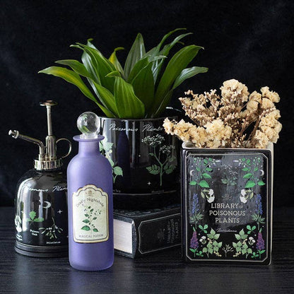 Vase en forme de livre botanique gothique de plantes vénéneuses