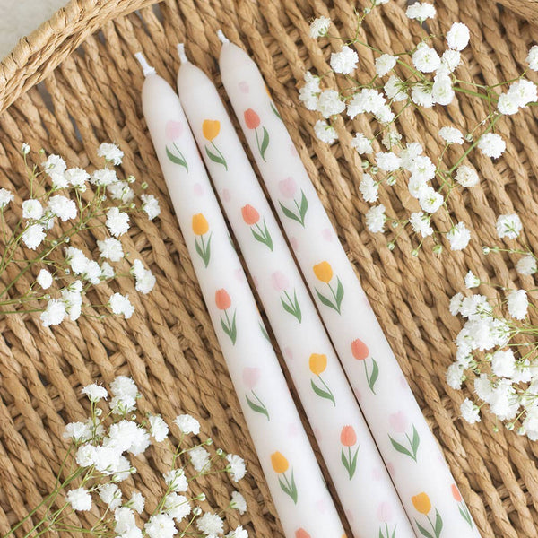 Set of 3 tapered candles with a tulip pattern