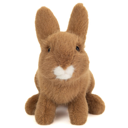 Pluche knuffel van een zittend bruin konijn
