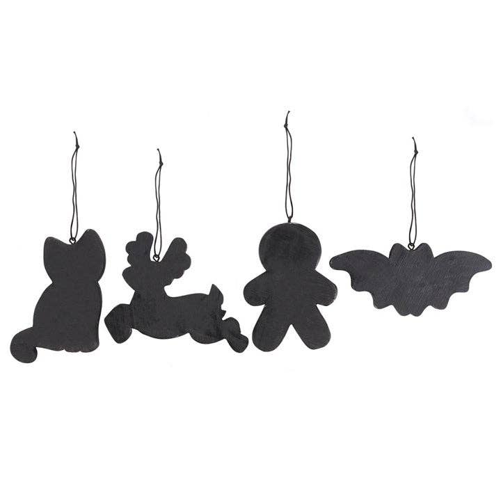 Hangende decoraties in de vorm van een peperkoekskelet