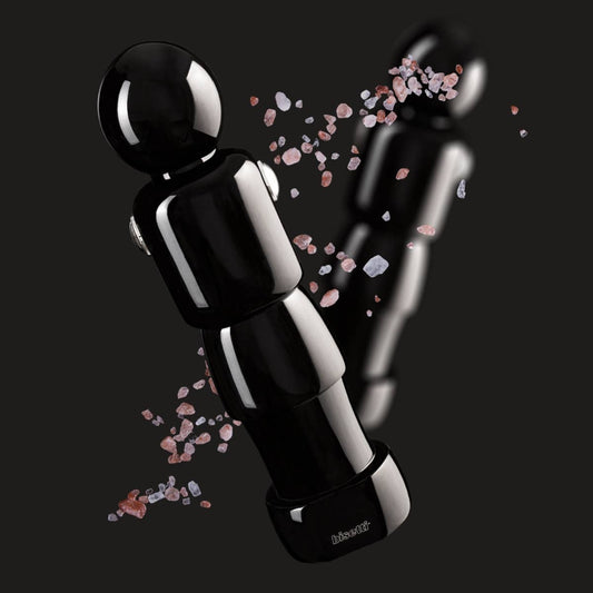 "Calcetto" spice mill in glossy black lacquered beechwood