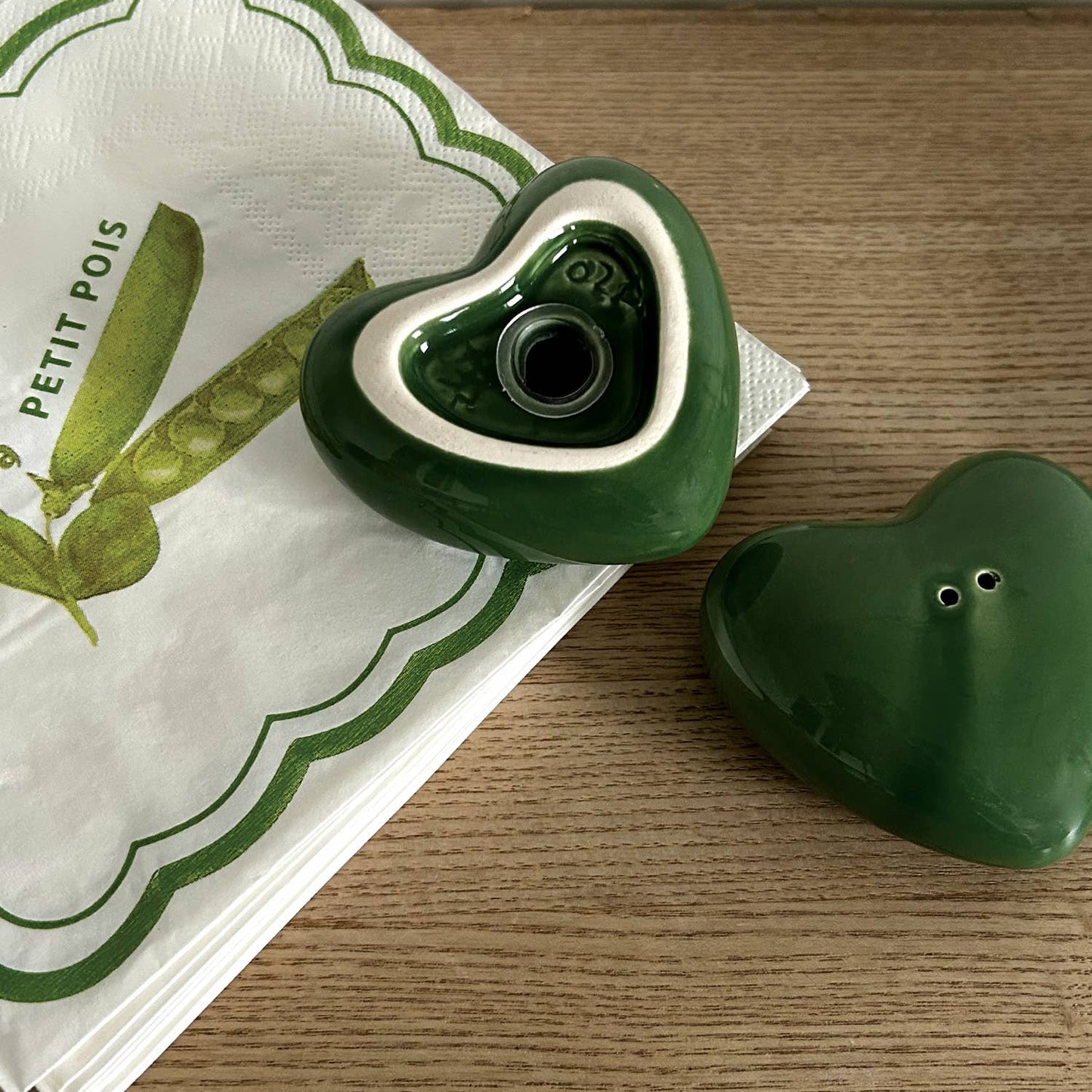 Green heart salt and pepper set L7 W6.5 H2cm
