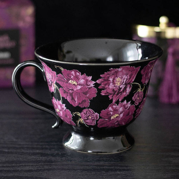 Theekopje met bloemenprint in Dark Romance-stijl
