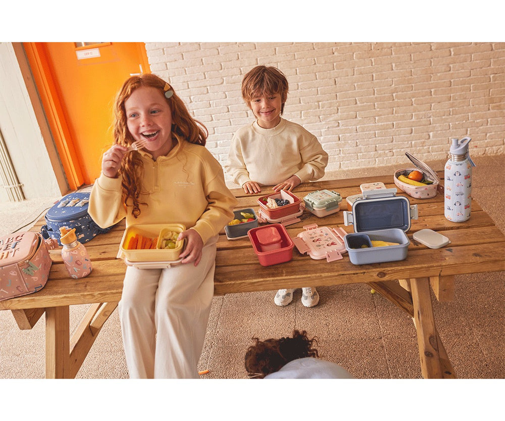 Leuke lunchbox met alfabetletters