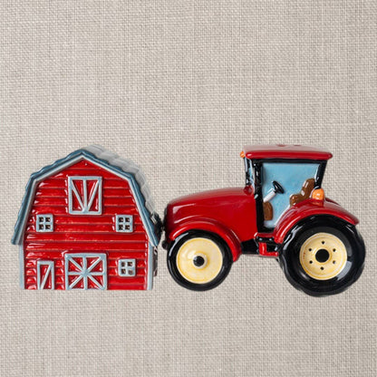 Tractor &amp; Barn Salt and Pepper Shaker Set 16126