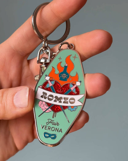Sleutelhangerset Romeo + Juliet, sleutelhangers in motelstijl