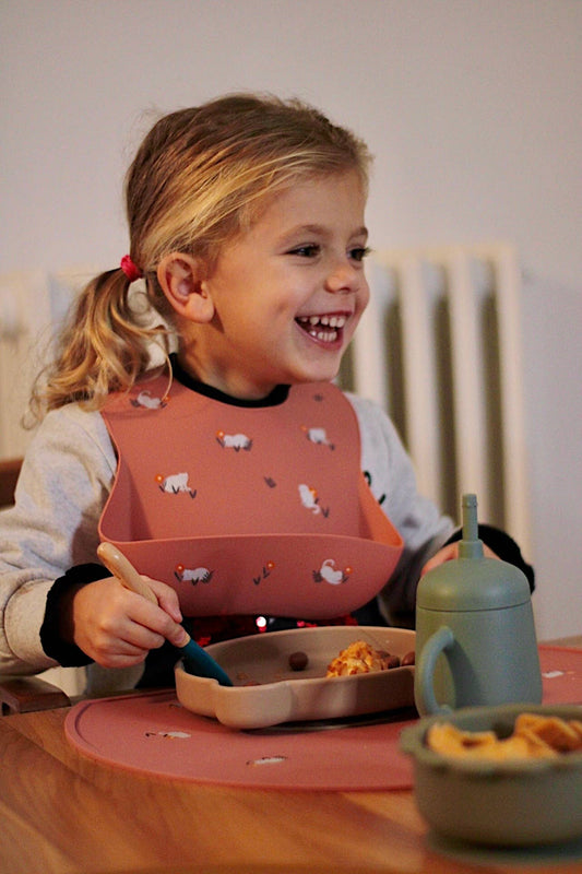 Shayan Cats Silikon-Lätzchen – Terrakotta