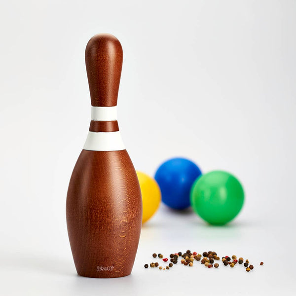 "Bowling" spice grinder in walnut-stained beech