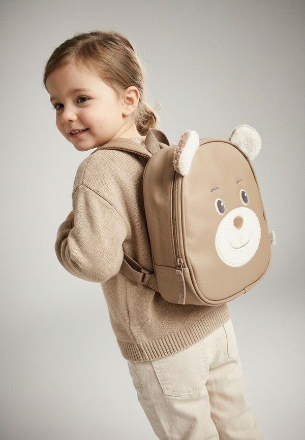 Children's backpack with cooling function