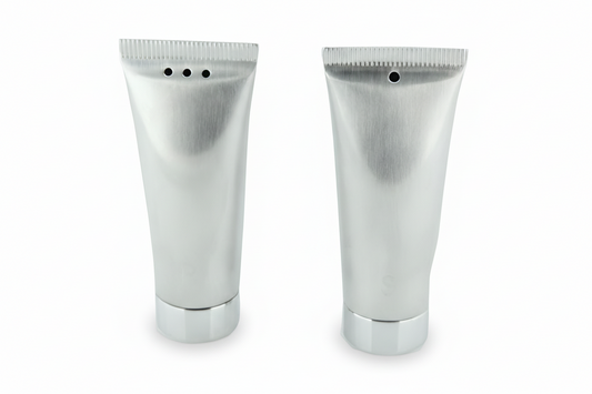 Verftube met zout en peper