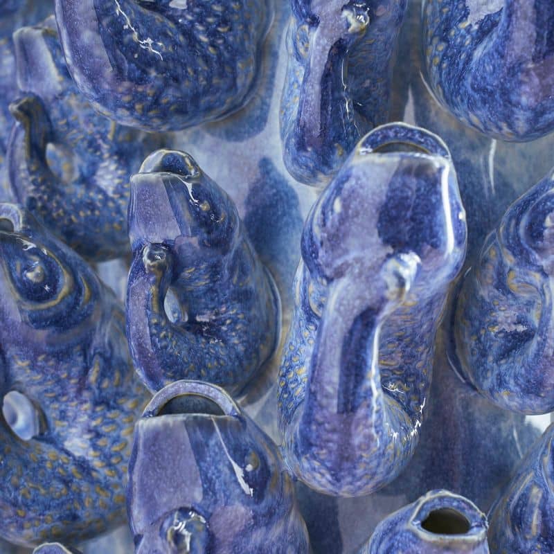 Vaas met vismotief, blauw aardewerk, 24 x 24 x 32 cm