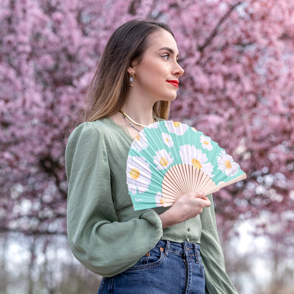 Daisy print fan