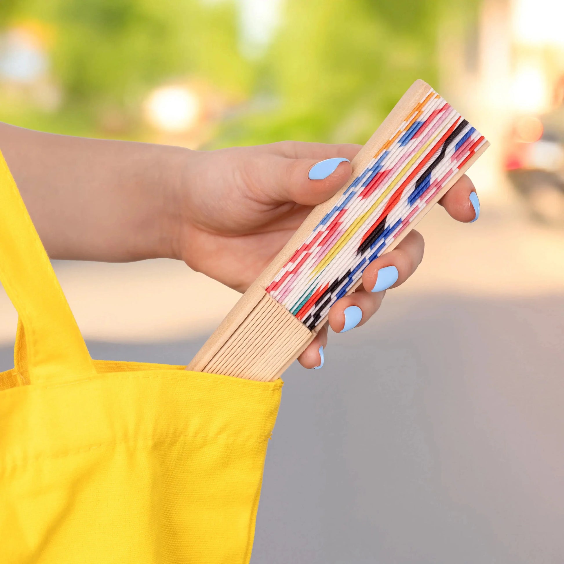 Éventail Mini Multicolore à Rayures – Fisura – vue 6