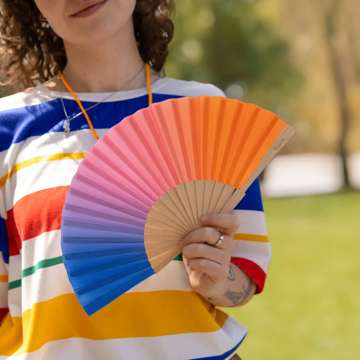 Mini fan with pink and blue gradient print