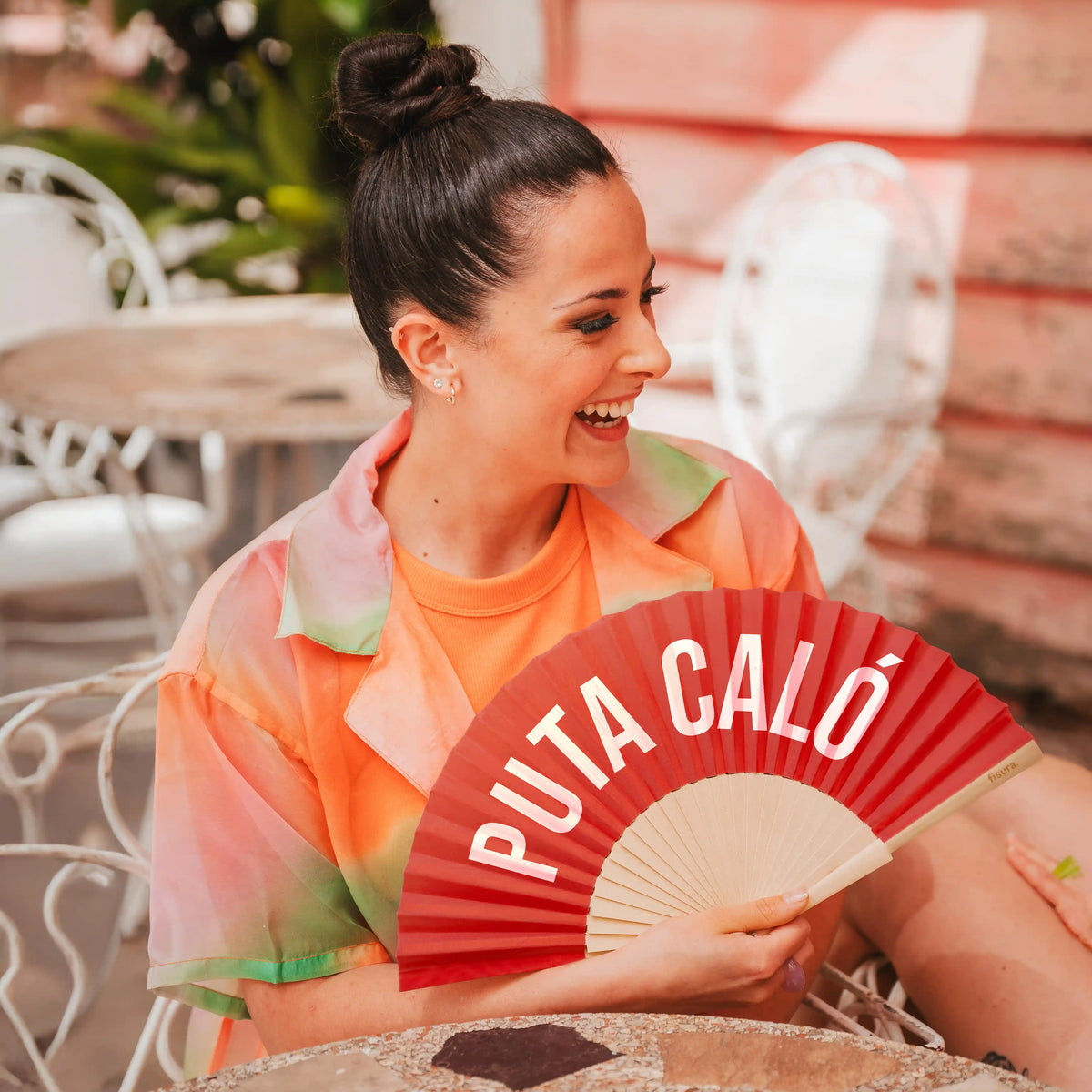 "Puta caló" red fan