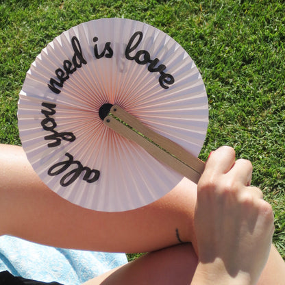 Éventail Pai Pai « all you need is love » – Fisura – vue 3