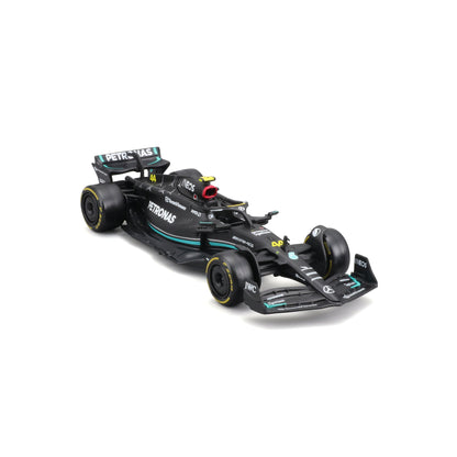 1:43 F1 MB W14 2023 HAMILTON DANS LE DISTRIBUTEUR