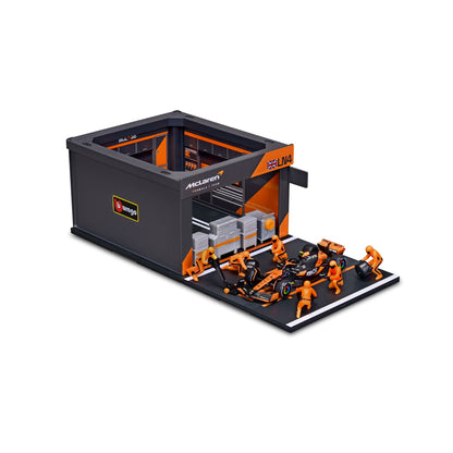 1:43 F1 MCLAREN MCL38 2024 DIORAMA PIT STOP NORRIS