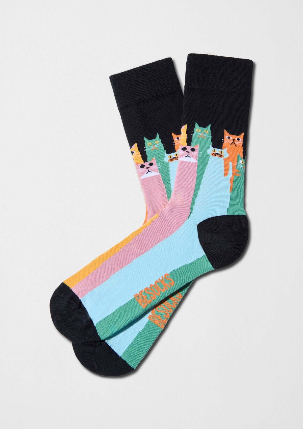 Calcetines color negro con diseño de gatos en tonos variados - BeCatsGang Black - BESOCKS