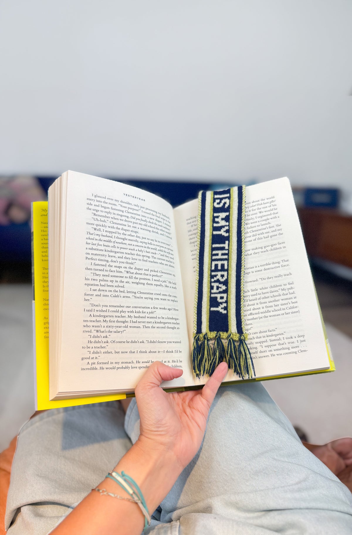 Bookscarf « Reading Is My Therapy »