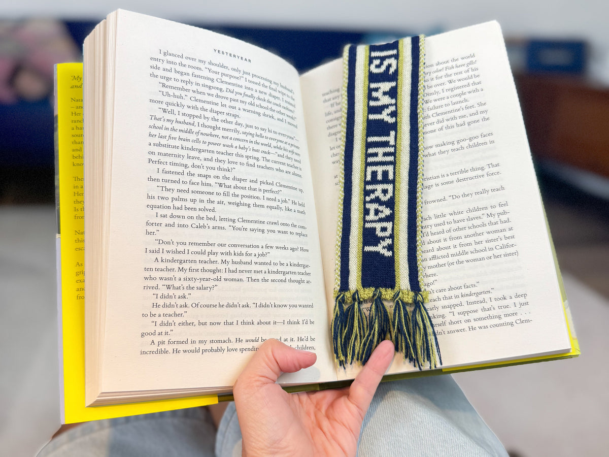 Bookscarf « Reading Is My Therapy »