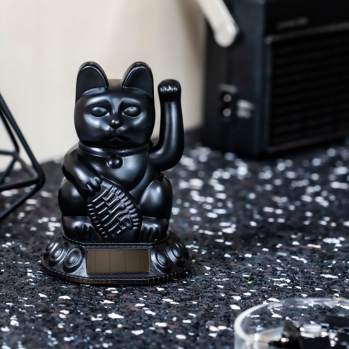 Lucky Cat Solar Iconic Black