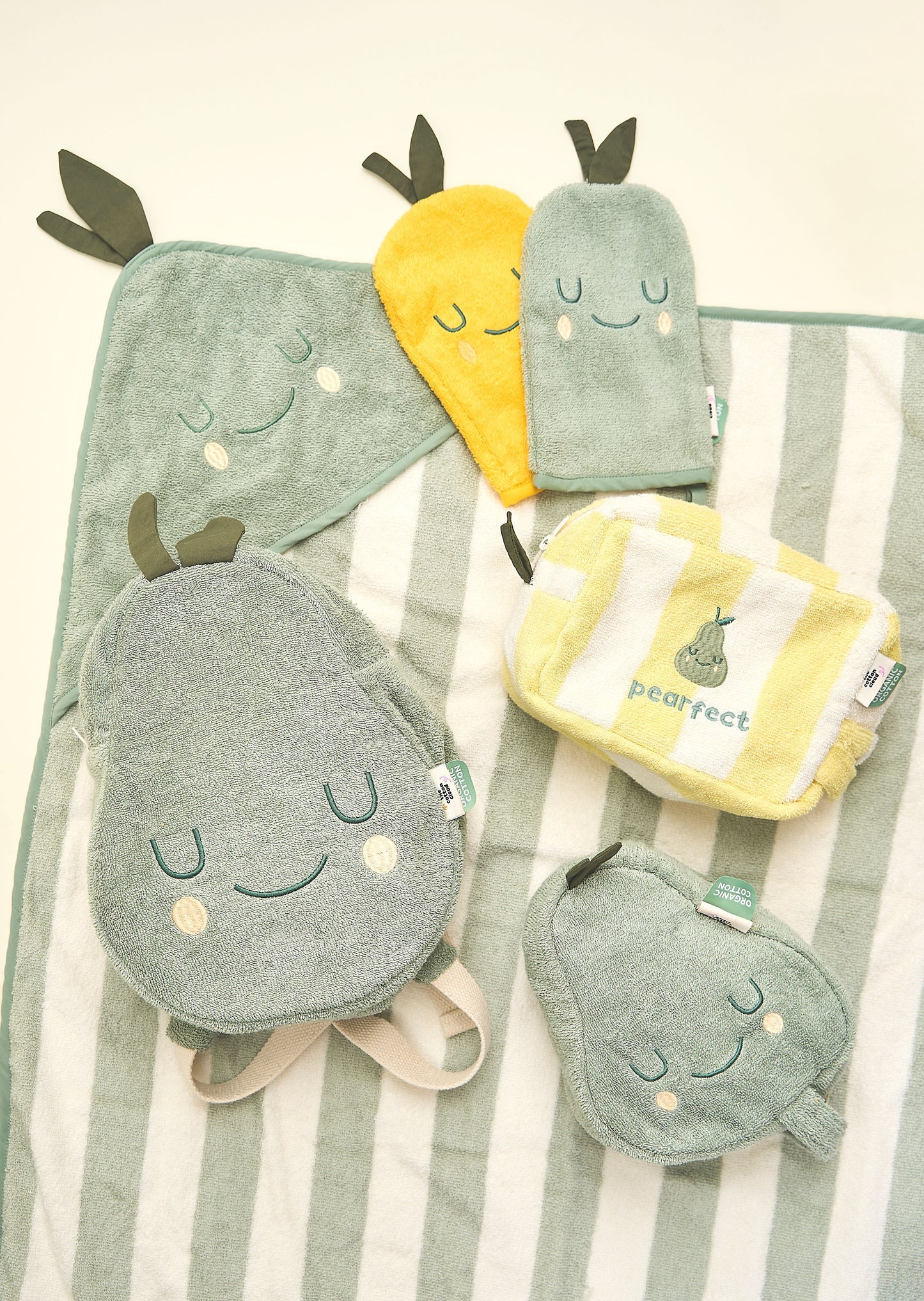 Pedro Pear Sponge Wash Bag