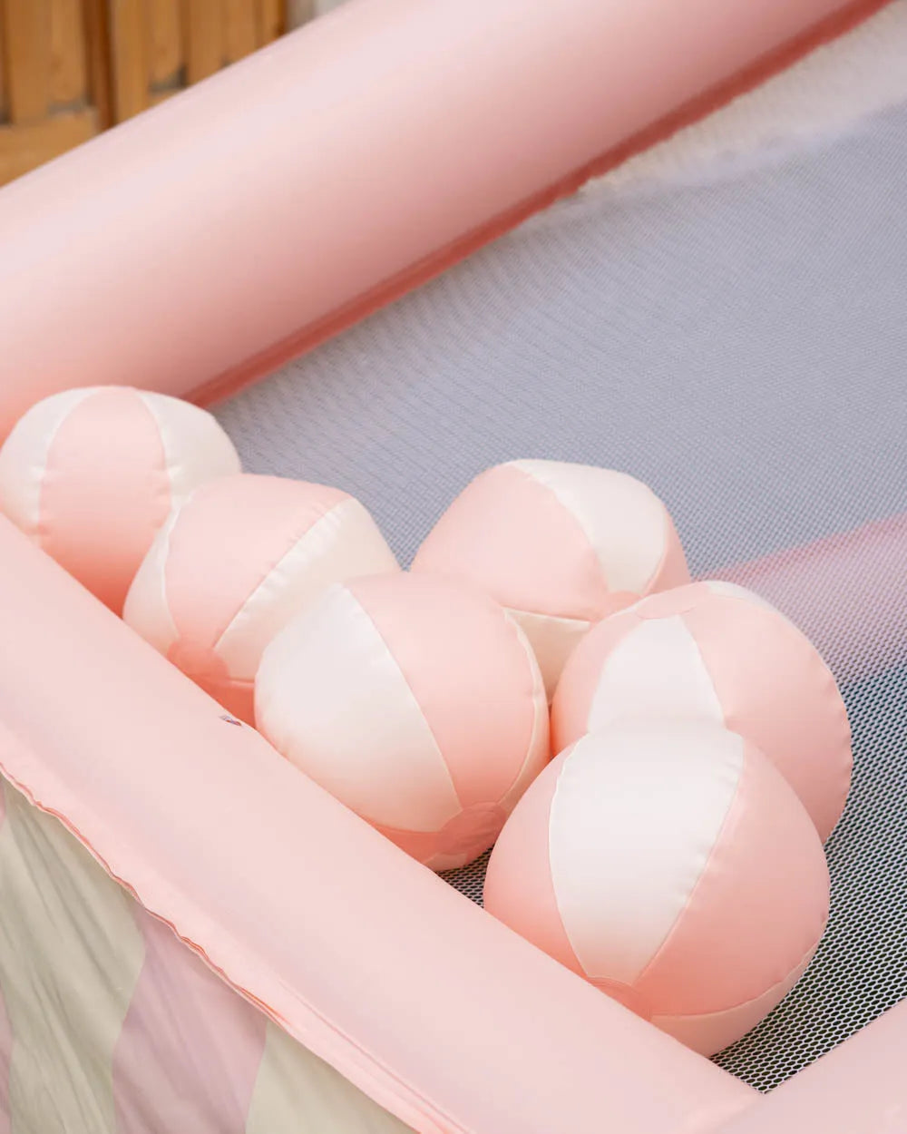 Large inflatable children's basketball hoop - CREAM