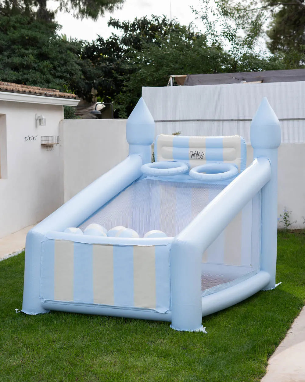 Large inflatable children's basketball hoop - CREAM
