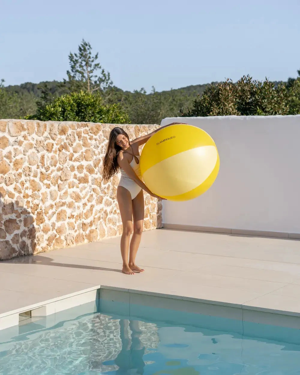 Giant inflatable beach and pool ball – HOOP