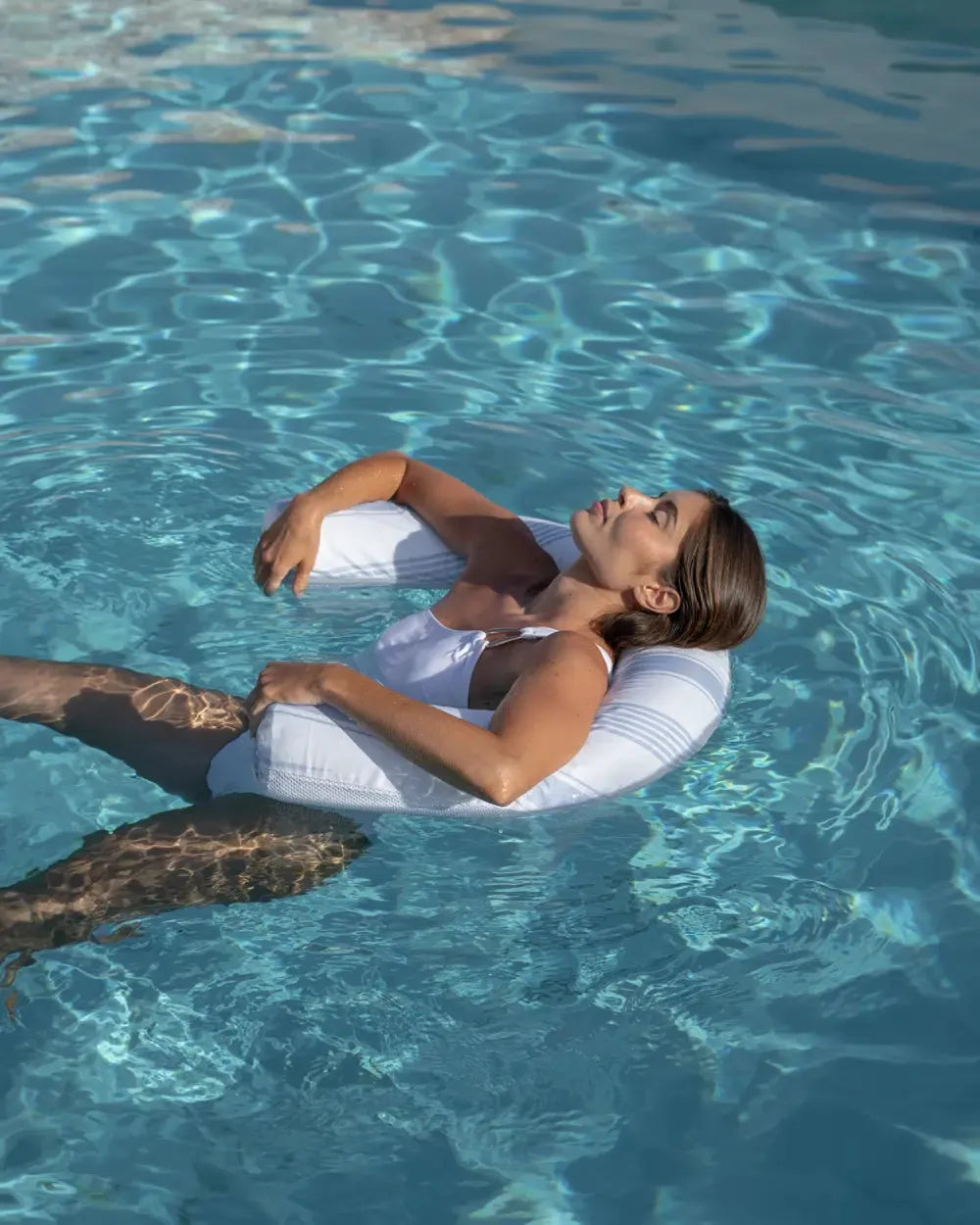 Premium multi-position backrest pool float – AVA