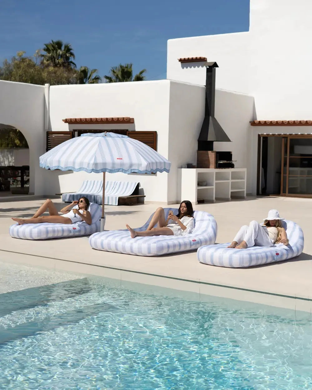 Premium inflatable sun lounger for pool and garden – YATCH