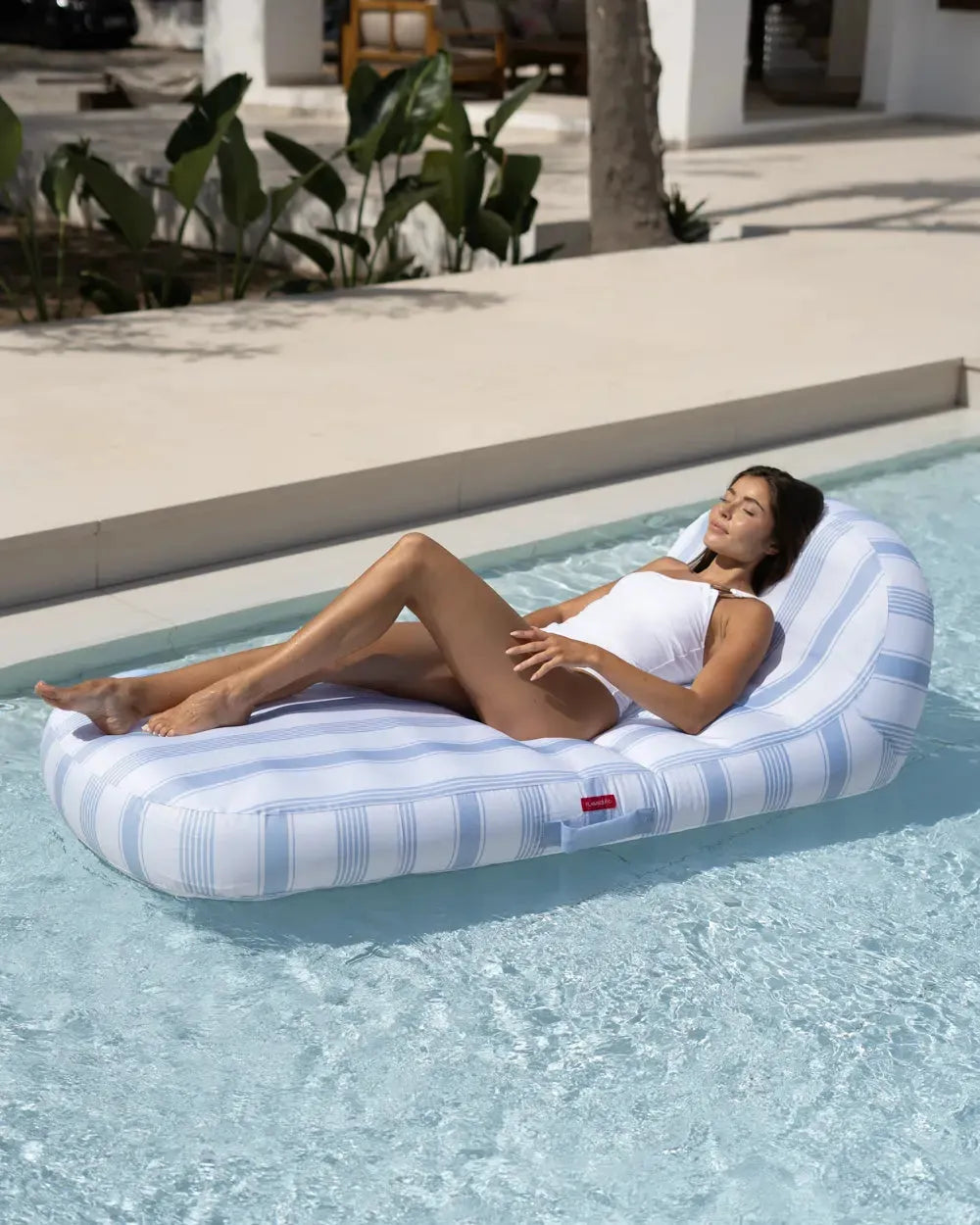 Premium inflatable sun lounger for pool and garden – YATCH