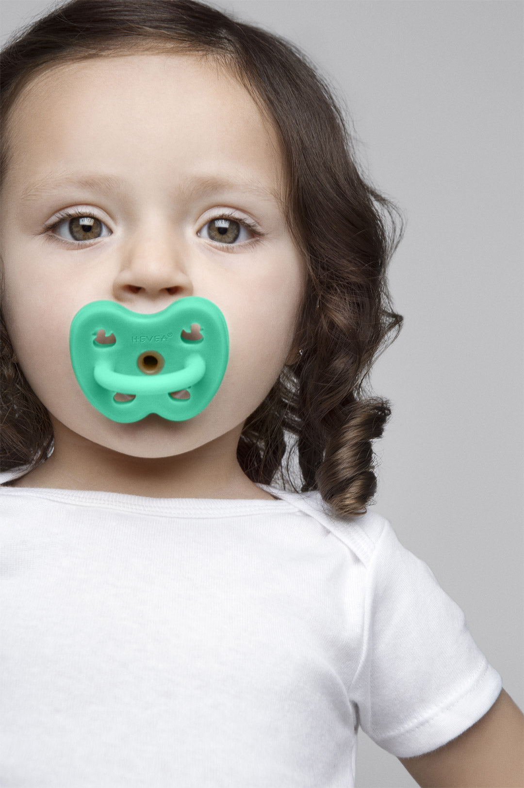 Sucettes HEVEA Pop of Green – mise en situation