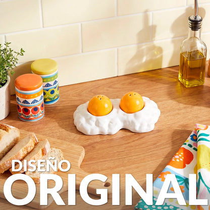 Egg salt and pepper shakers
