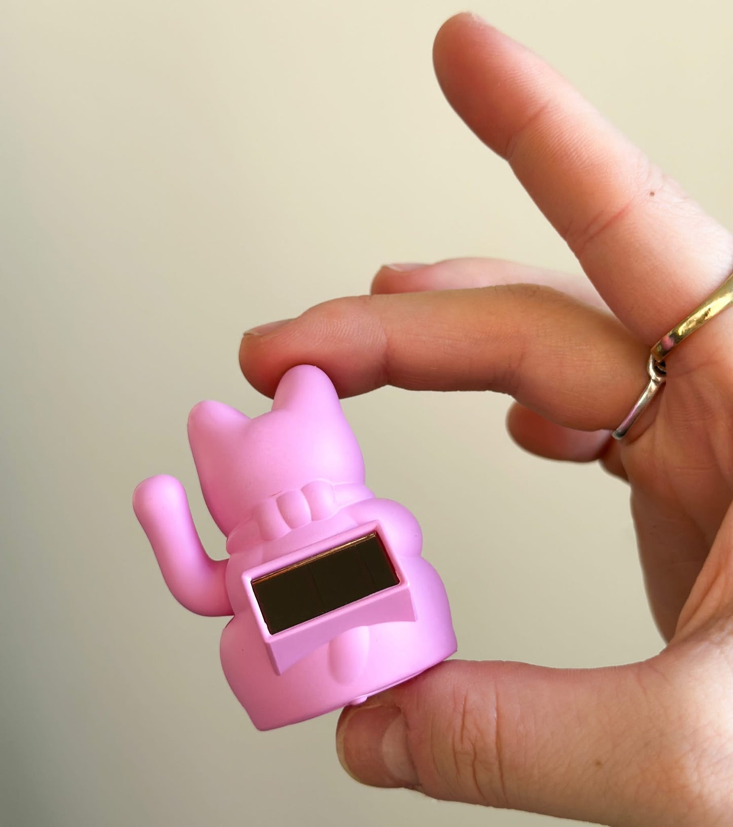 Hot Pink Solar Lucky Cat “Kiro”