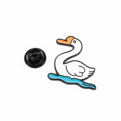 Weiße Ente Pin auf dem Wasser