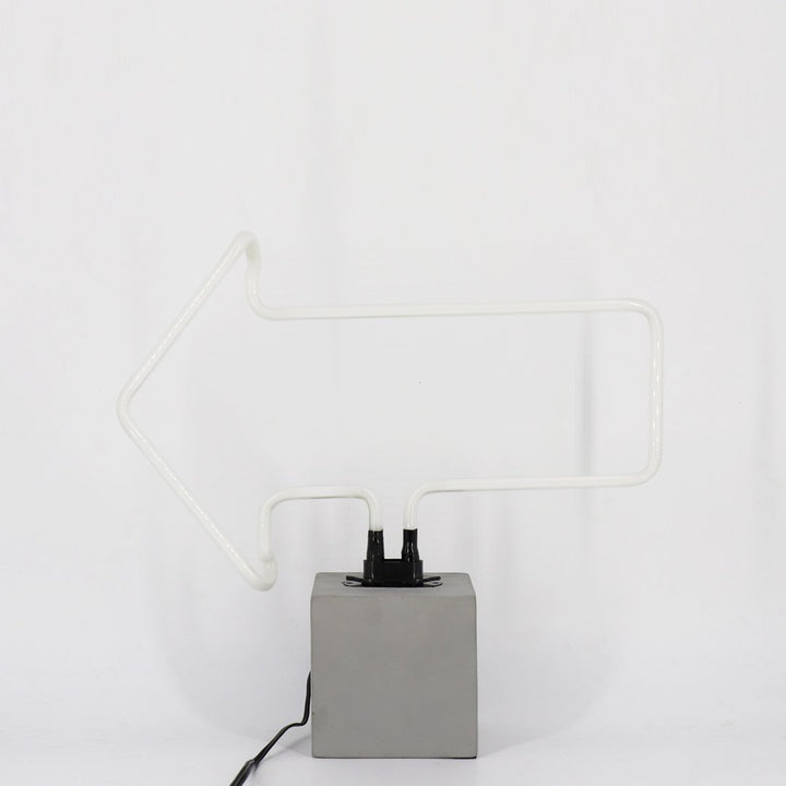 Neon arrow lamp