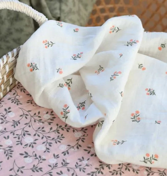 Lot de 2 langes en coton bio - Petites Fleurs – vue 2 – A Little Lovely Company