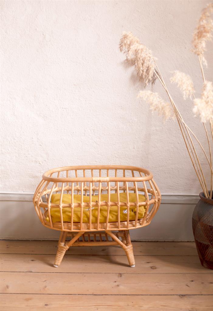Rotan poppenbed