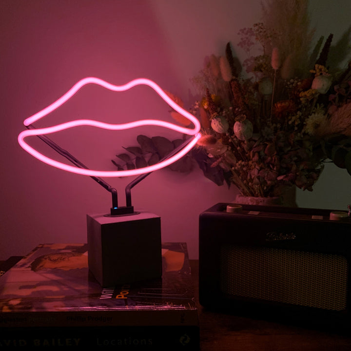 Lip neon lamp