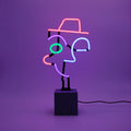 Neonlamp met knipooggezicht