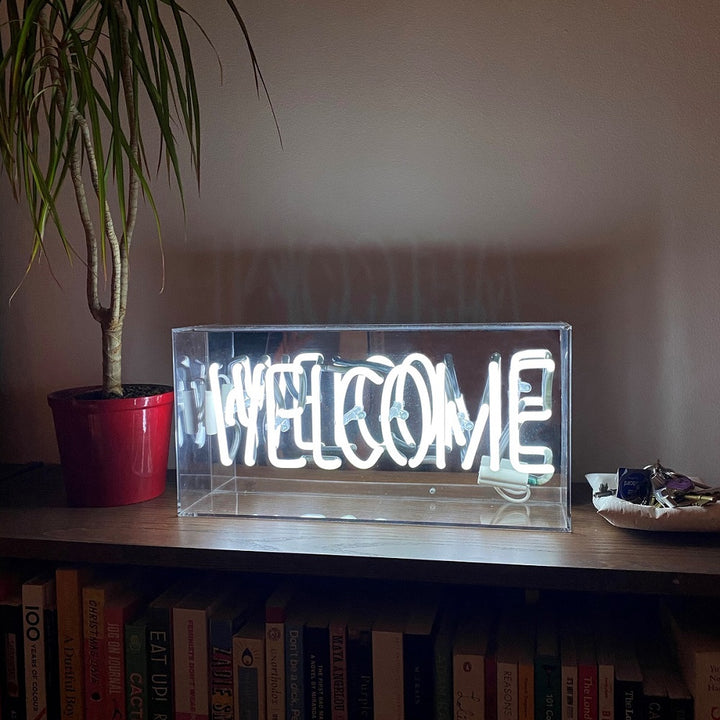 White Welcome neon
