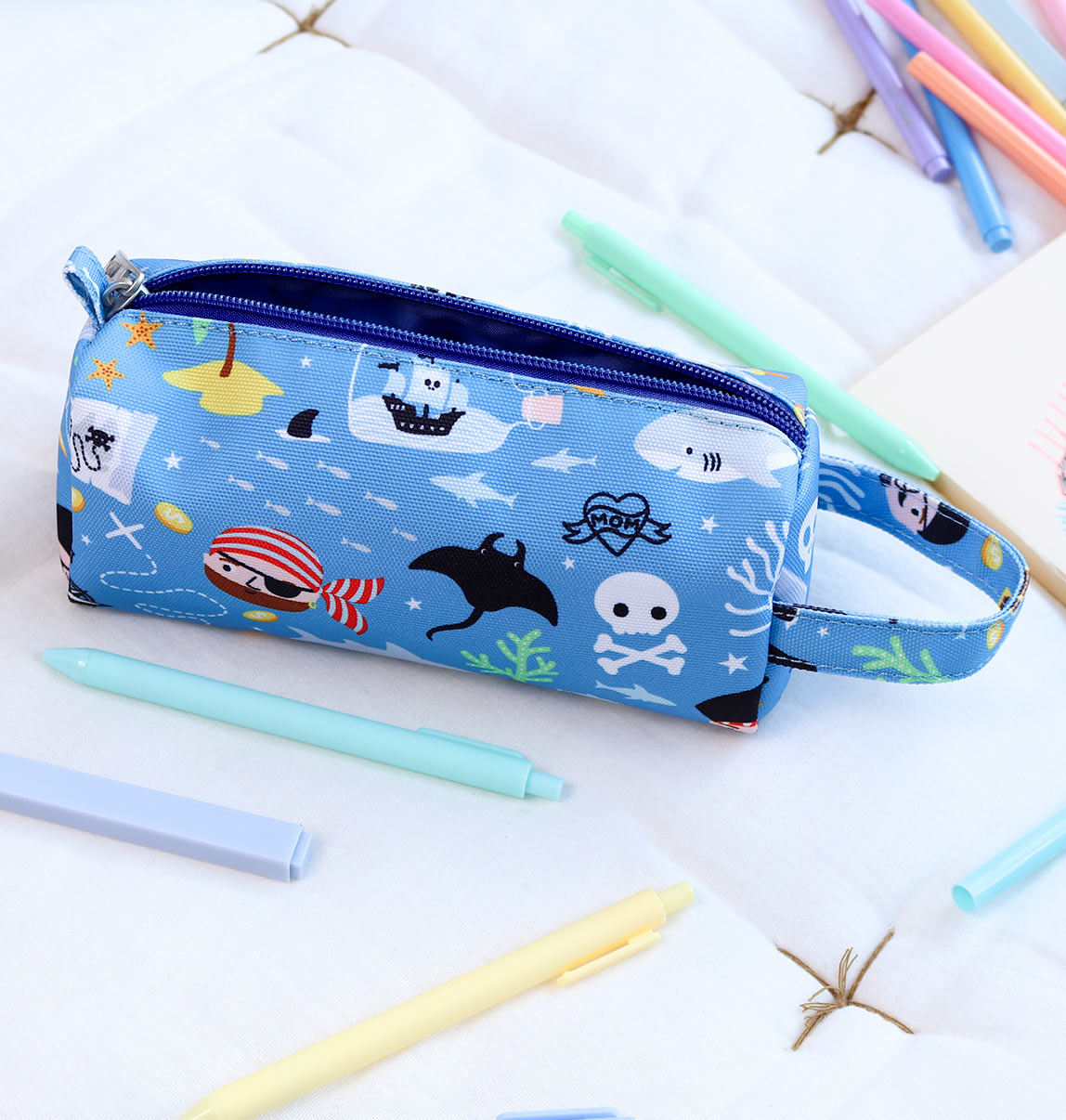 Trousse enfant - Pirates – vue 2 – A Little Lovely Company
