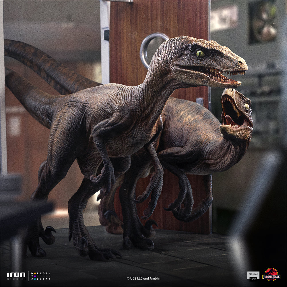 Raptor Statue at the Kitchen's Door - Jurassic Park - Art Scale 1/10 - Jurassic World