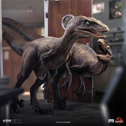 Pre-Order - Raptors at the Kitchen's Door Statue - Jurassic Park - Art Scale 1/10 - Iron Studios