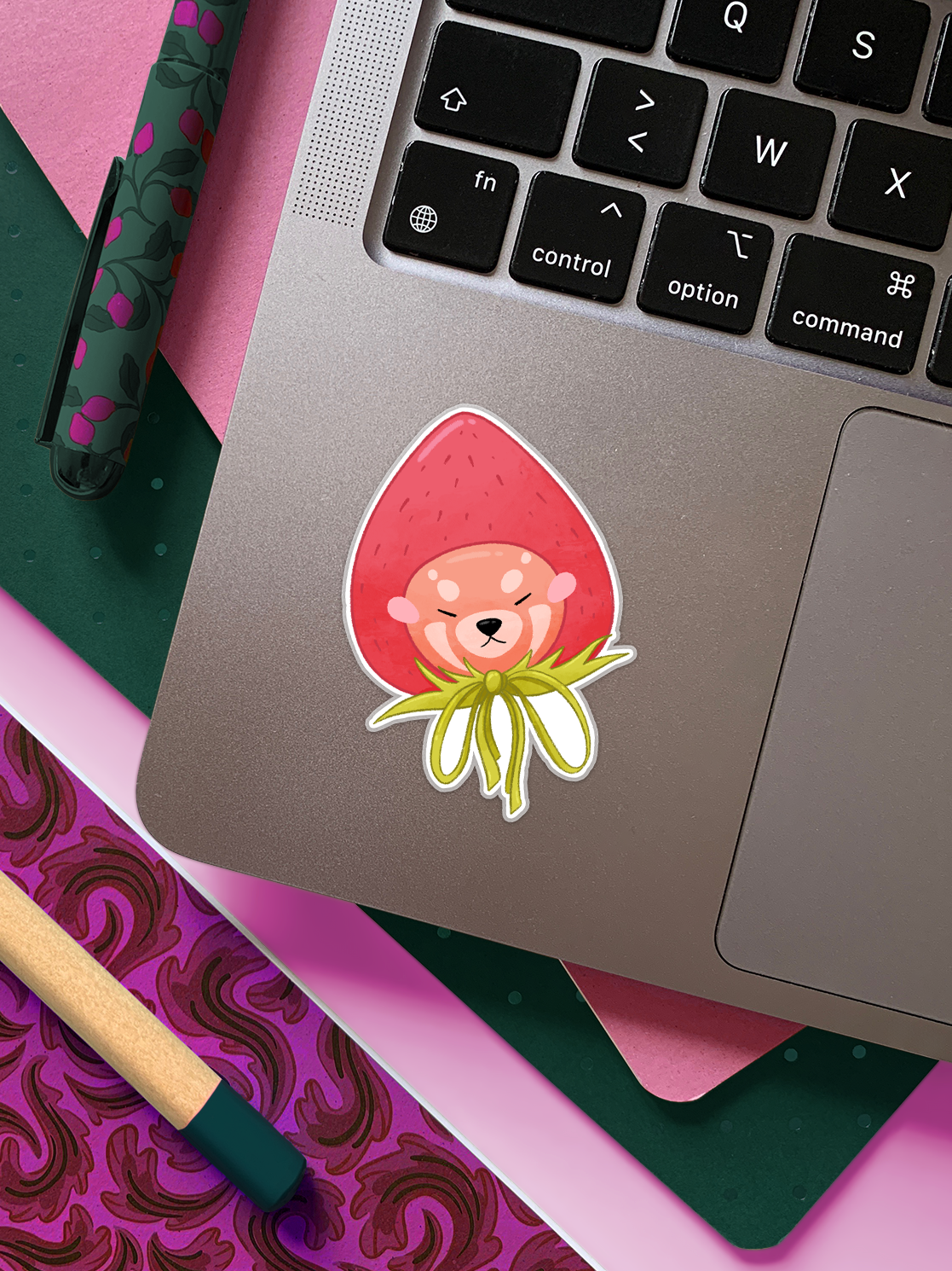 Pam der Rote Panda, Erdbeerhut | Sticker