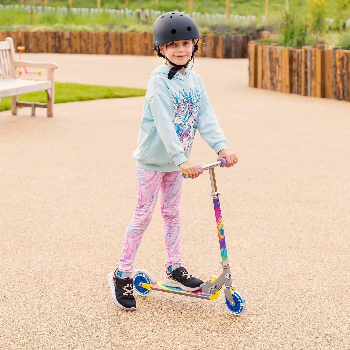 TIE-DYE SCOOTER WITH FLASHING WHEELS