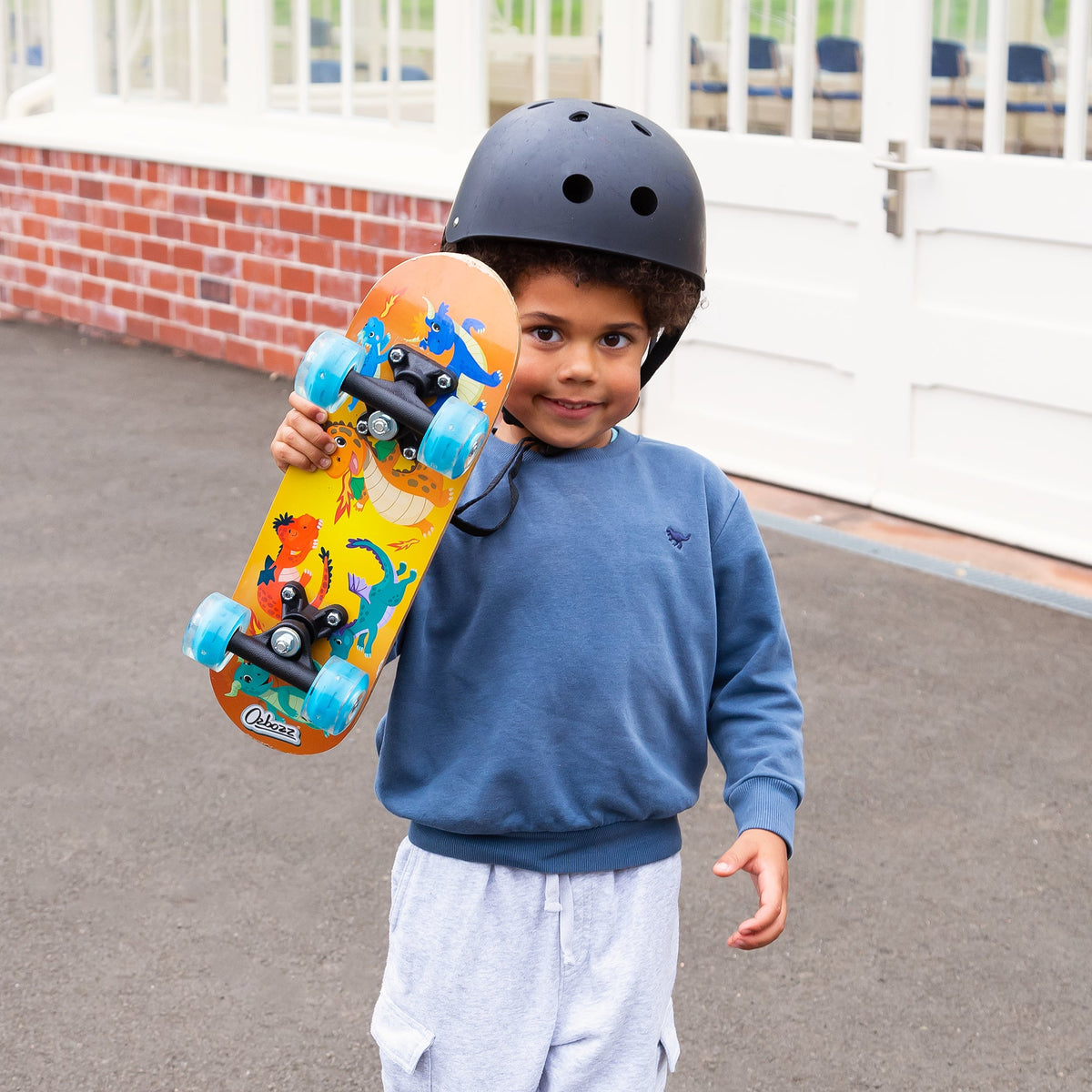 DRAGON SKATEBOARD WITH LIGHT-UP WHEELS 17 INCHES